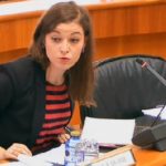 Eva Solla: “1.700 persoas agardan por unha praza nunha residencia en Galicia”